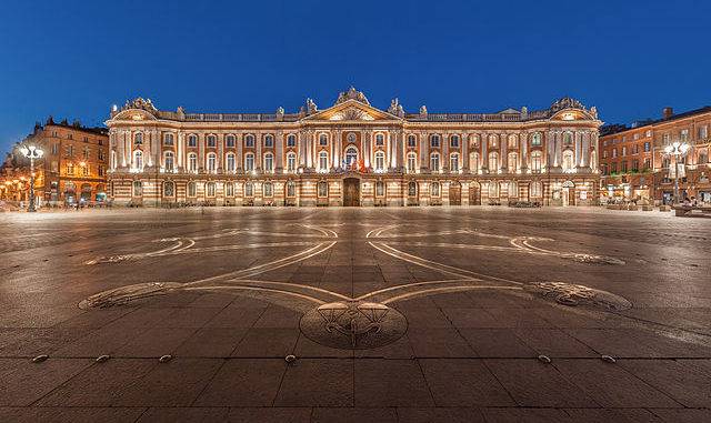 640px-Toulouse_Capitole_Night_Wikimedia_Commons