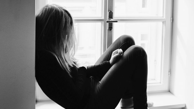 desperate_sad_depressed_cry_hopeless_loss_concern_teenager-1274362.jpg!d