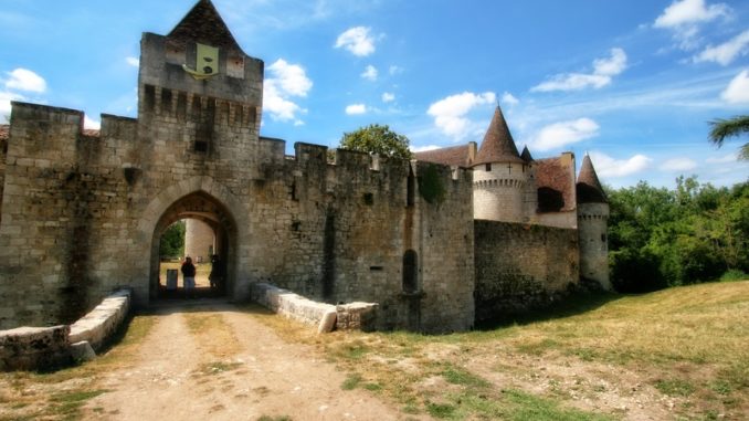 building-chateau-village-france-castle-fortification-489552-pxhere.com(2)