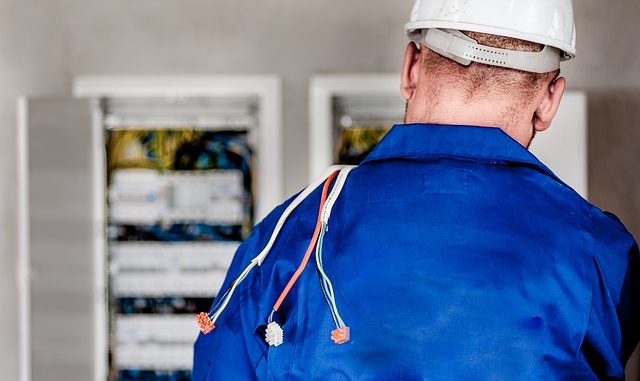 electrician-1080586_640