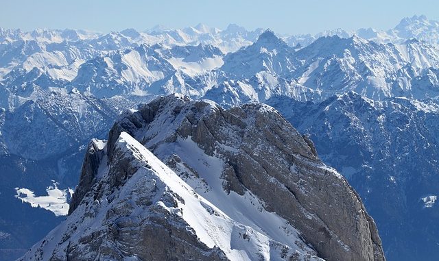mountains-287636_640