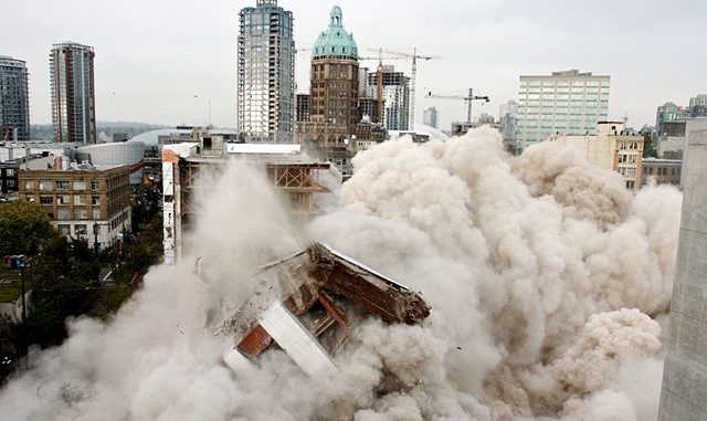 640px-Woodwards_building_Vancouver_demolition_2