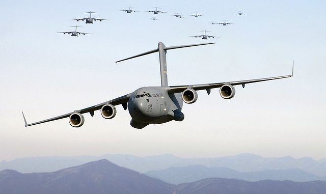 aircraft-62880_640